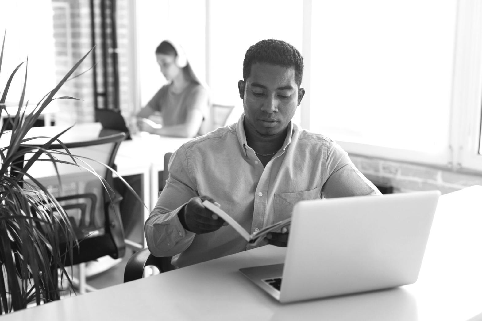 Professional spreadsheet training session showing advanced Excel techniques